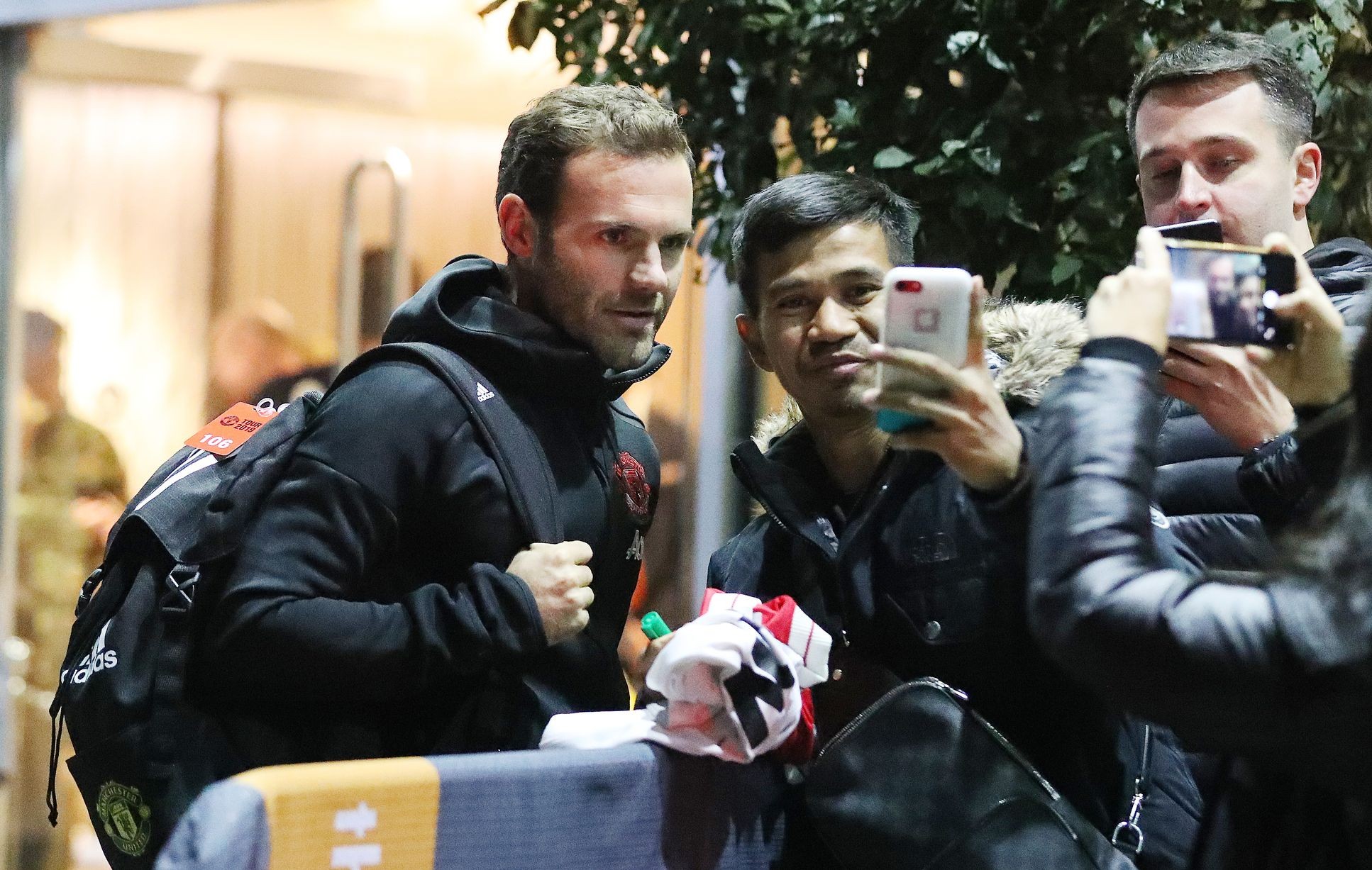 Dàn sao Man Utd đổ bộ tới khách sạn Lowry: Maguire căng thẳng; 'Nhân tố X' có mặt - Bóng Đá