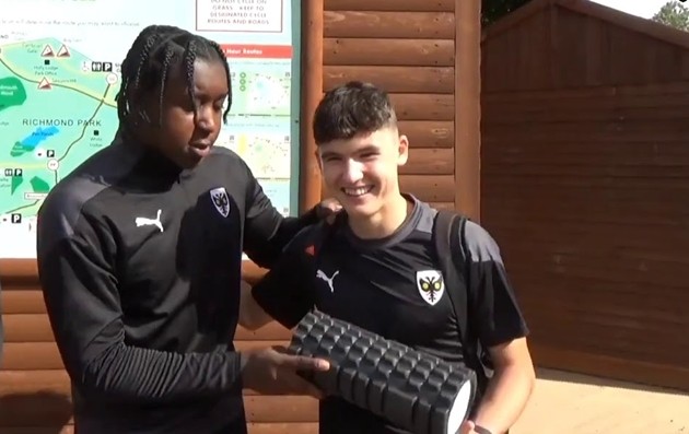 Chelsea, Arsenal and Leeds United are reportedly in a fight to sign AFC Wimbledon starlet Quaine Bartley - Bóng Đá