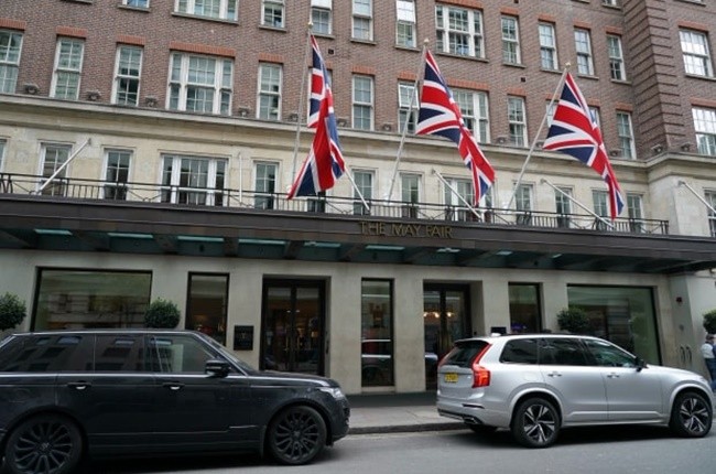 SỐC! Bê tha, 'kẻ bị Chelsea ruồng rẫy' làm loạn nơi công cộng - Bóng Đá