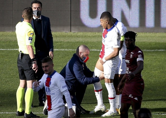 Lộ hình ảnh về Mbappe, PSG 'sợ hãi' hành quân đến Manchester - Bóng Đá