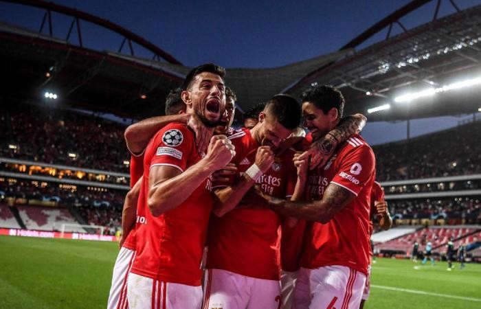 Manchester United scout spotted at Champions League clash – Red Devils are transfer planning - Bóng Đá