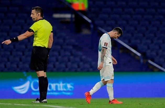  'You screwed us TWICE': Messi rages as referee - Bóng Đá