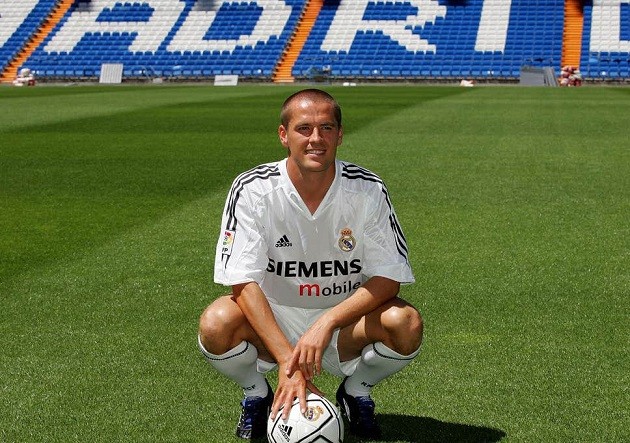 Carragher: Liverpool fans will consider Owen legend one day - Bóng Đá