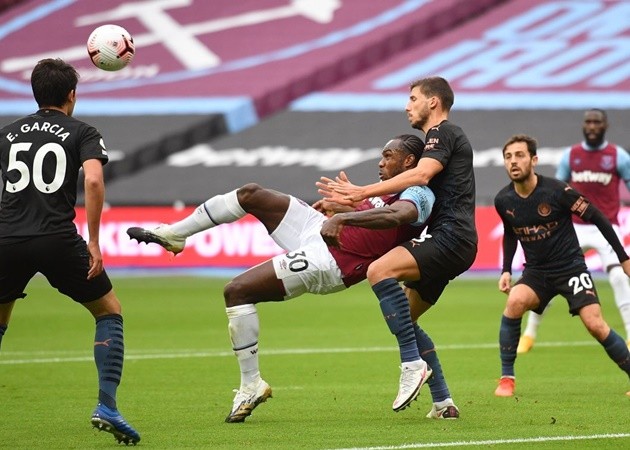 10 hình ảnh ấn tượng ở vòng 6 EPL: Maguire 'đấu vật'; Siêu phẩm Rooney tái hiện - Bóng Đá