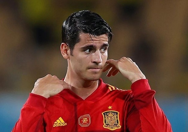Chelsea flop Alvaro Morata responds to criticism after shocking miss vs Sweden - Bóng Đá