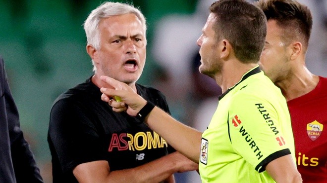Mourinho bị đuổi khỏi sân khi AS Roma thua 2-5 - Bóng Đá