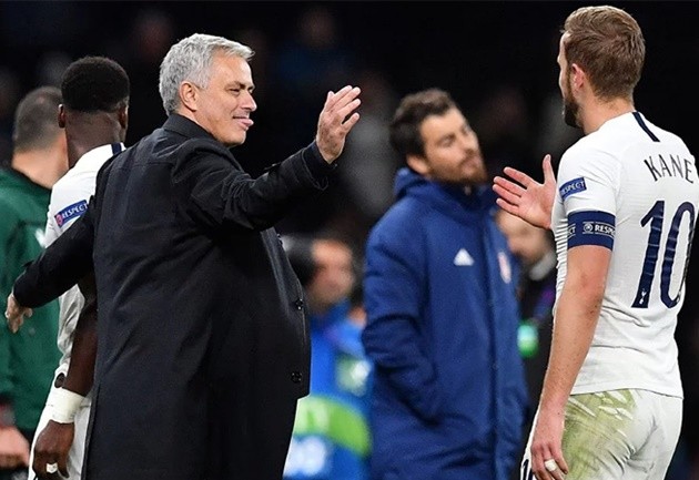 Spurs ballboy who ‘assisted’ Kane goal and was hugged by Mourinho joins team for pre-match meal - Bóng Đá