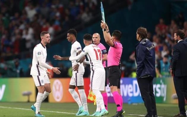 Alan Shearer questions Gareth Southgate decision after England lose to Italy - 'Big ask' - Bóng Đá