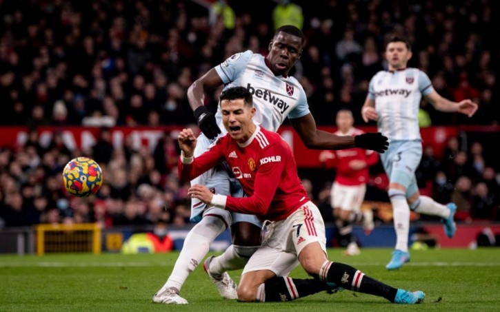 Rangnick ôm Martial sau trận - Bóng Đá