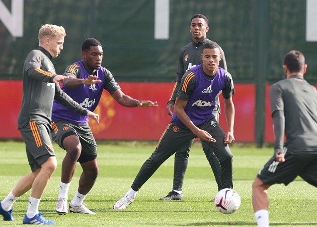 Ole Gunnar Solskjaer calls on Man Utd midfielders to score more goals - Bóng Đá