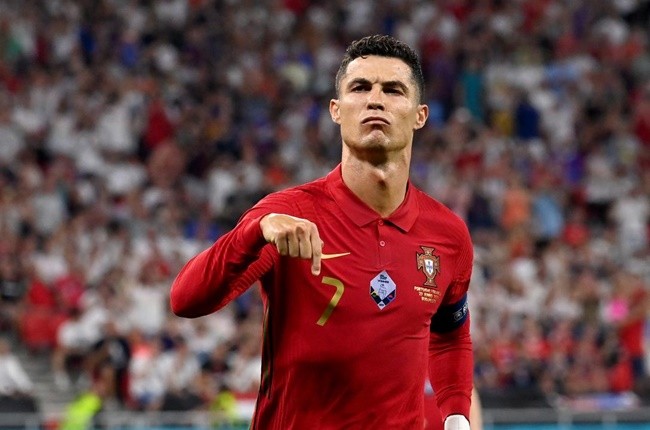 Ronaldo hóa trẻ con, Pepe chỉ còn biết cười trừ - Bóng Đá