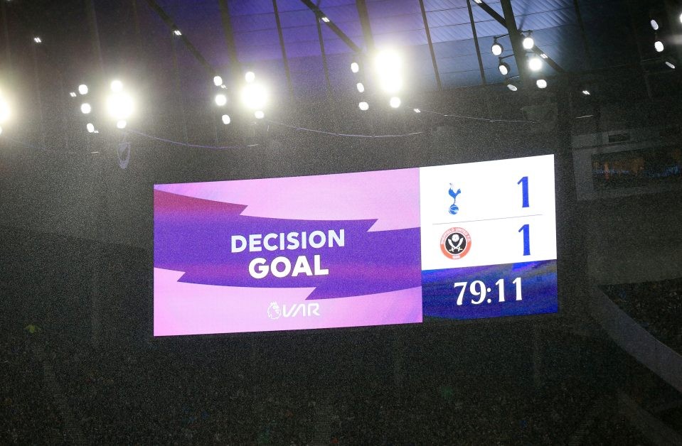 REVEALED How the Premier League table would look this season without VAR after Gameweek 12 - Bóng Đá