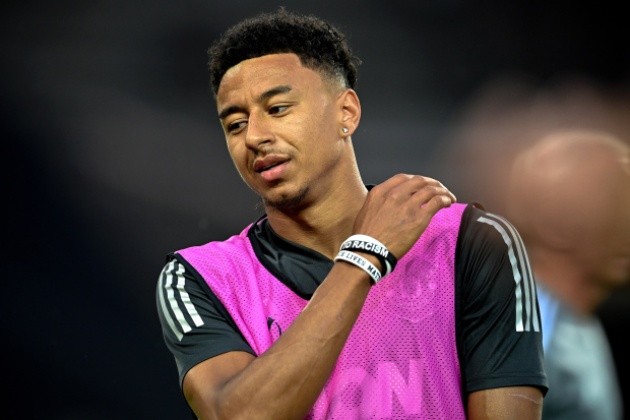 Jesse Lingard looks shredded in gruelling gym workout as Man Utd ace prepares for new season with future up in air - Bóng Đá