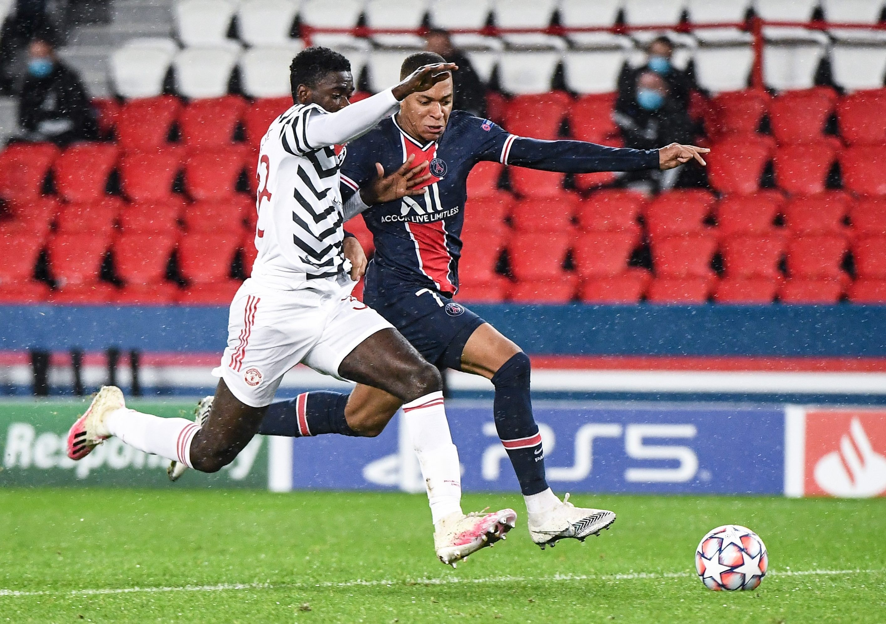 Axel Tuanzebe ruled out PSG match - Bóng Đá