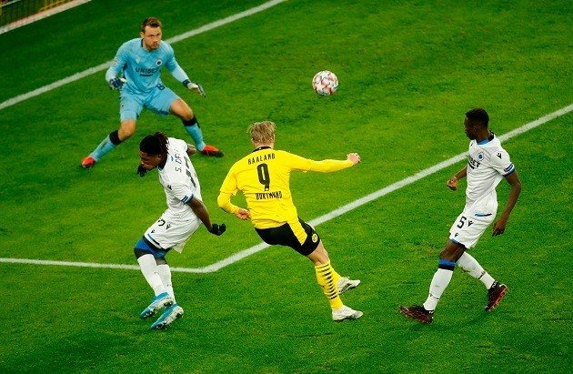 Khoảnh khắc hài hước của HLV Dortmund sau khi Haaland lập cú đúp - Bóng Đá