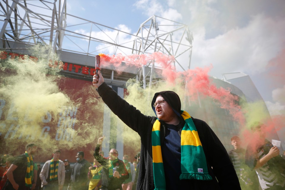 Old Trafford thất thủ hoàn toàn - Bóng Đá
