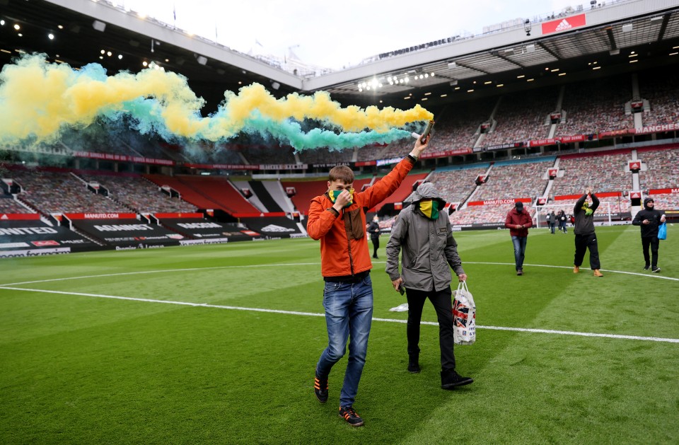 Old Trafford thất thủ hoàn toàn - Bóng Đá