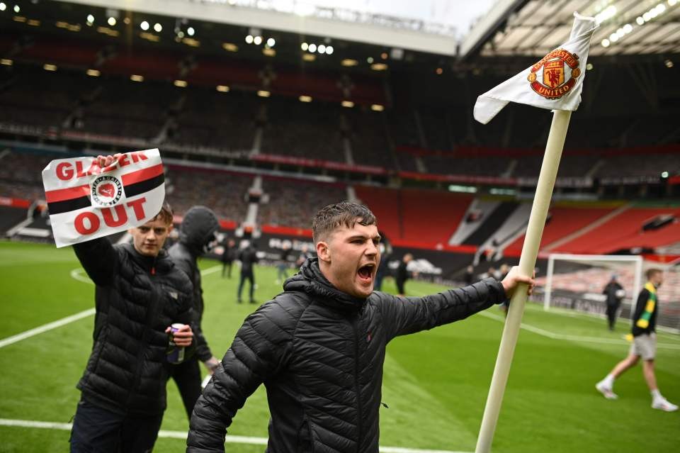 Old Trafford thất thủ hoàn toàn - Bóng Đá