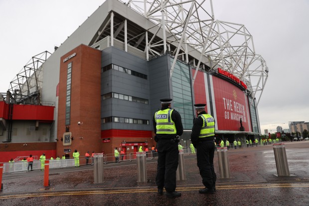 Hình ảnh điên rồ xuất hiện tại Old Trafford - Bóng Đá