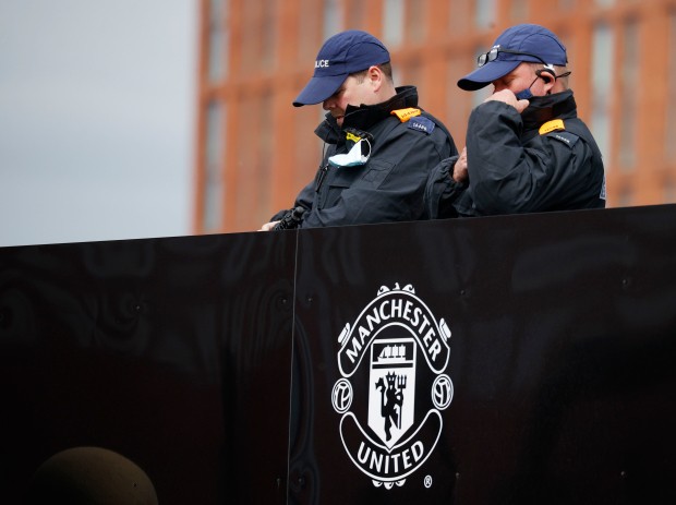 Hình ảnh điên rồ xuất hiện tại Old Trafford - Bóng Đá