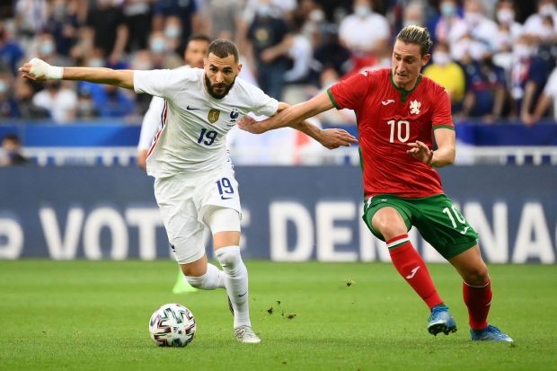 France suffer huge Karim Benzema injury scare as recalled Real Madrid striker forced off one week before Germany opener - Bóng Đá