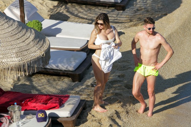 Jorginho vui vẻ bên người tình bốc lửa sau EURO 2020 - Bóng Đá