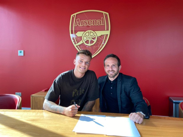 Ra mắt Arsenal, bom tấn đắt giá chốt số áo huyền thoại - Bóng Đá