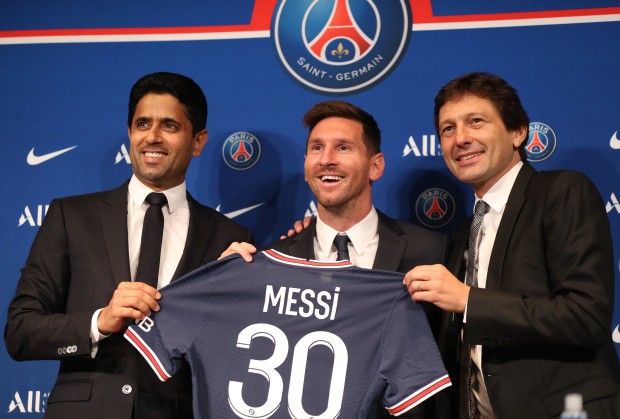 CĐV PSG đốt pháo áo, quậy tưng bừng chào đón Messi - Bóng Đá