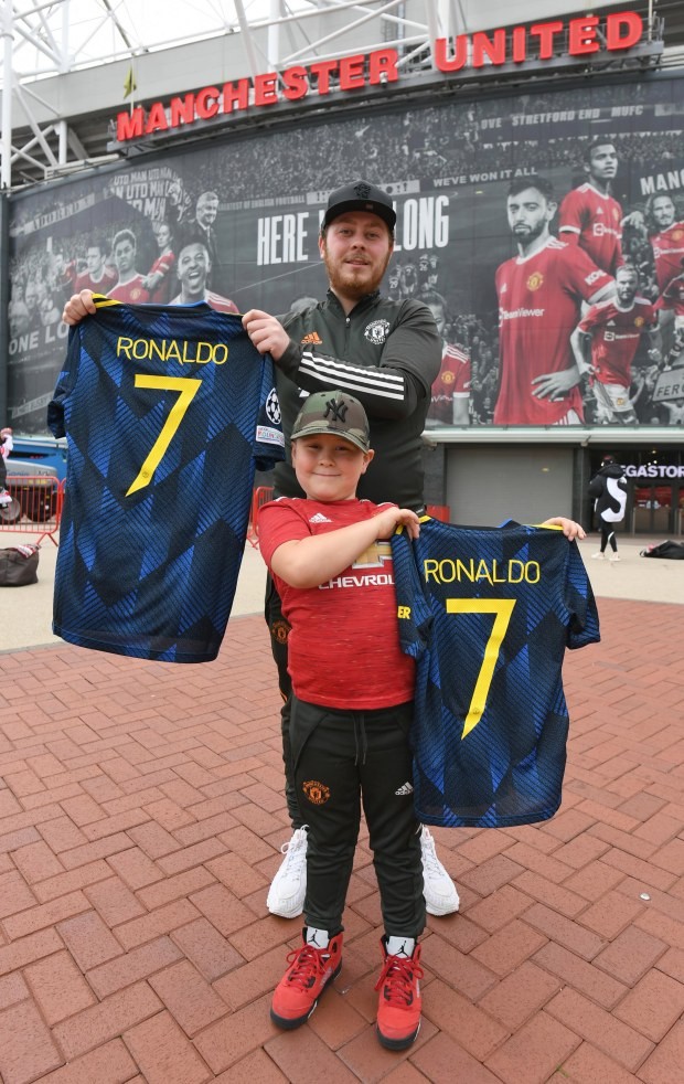 Ronaldo lập kỷ lục bán áo đấu khi trở lại Man Utd - Bóng Đá