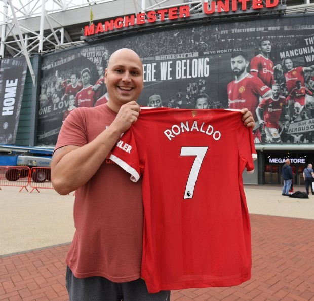 Ronaldo lập kỷ lục bán áo đấu khi trở lại Man Utd - Bóng Đá