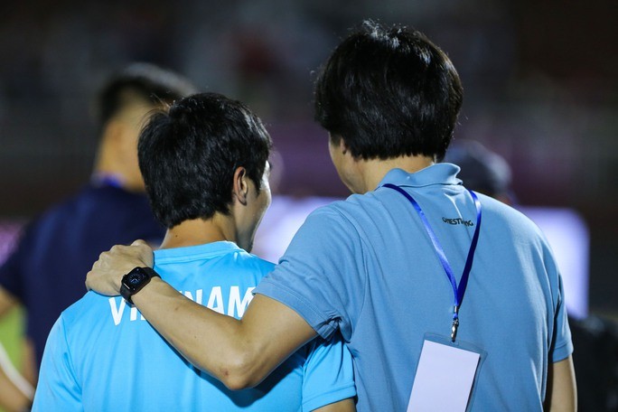 Khoảnh khắc Công Phượng gặp lại thầy cũ - Bóng Đá