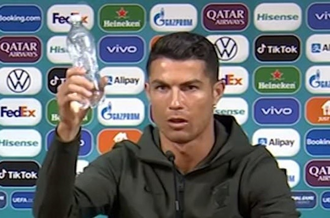 Cristiano Ronaldo outburst sees Coca-Cola lose $4BILLION in value as company responds to Portugal star - Bóng Đá