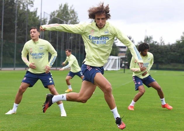 Arsenal tập luyện, CĐV bấn loạn vì hai trợ lý trẻ trung của Mikel Arteta - Bóng Đá