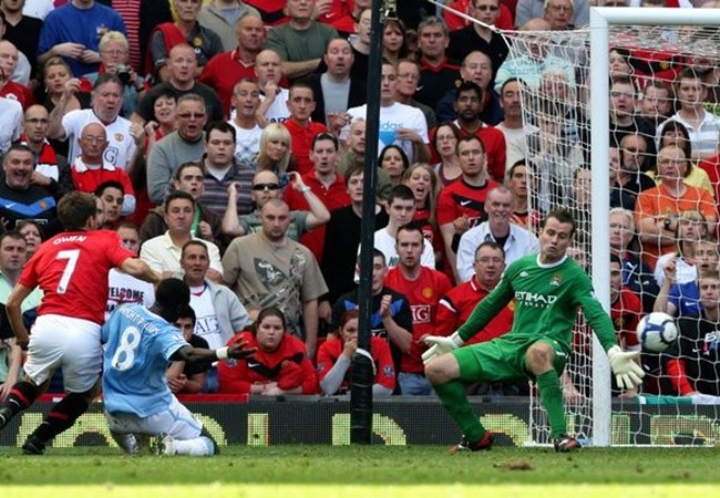 10 hình ảnh 'bùng nổ' derby Manchester: Tượng đài Rooney; 'Why Always Me?' - Bóng Đá