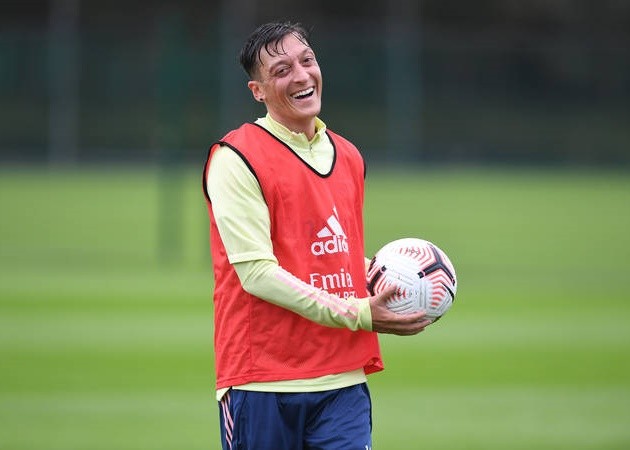 Arsenal tập luyện, CĐV bấn loạn vì hai trợ lý trẻ trung của Mikel Arteta - Bóng Đá