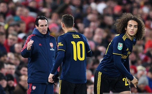 Mesut Ozil và Unai Emery đập tan tin đồn mâu thuẫn bằng hành động này - Bóng Đá