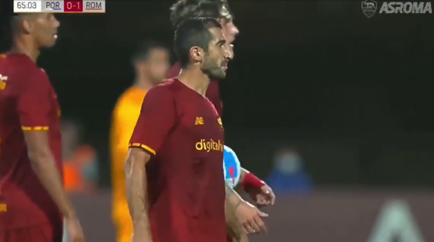 Watch Pepe spark brawl in Porto’s clash with Mourinho’s Roma after clattering into ex-Man Utd and Arsenal ace Mkhitaryan - Bóng Đá