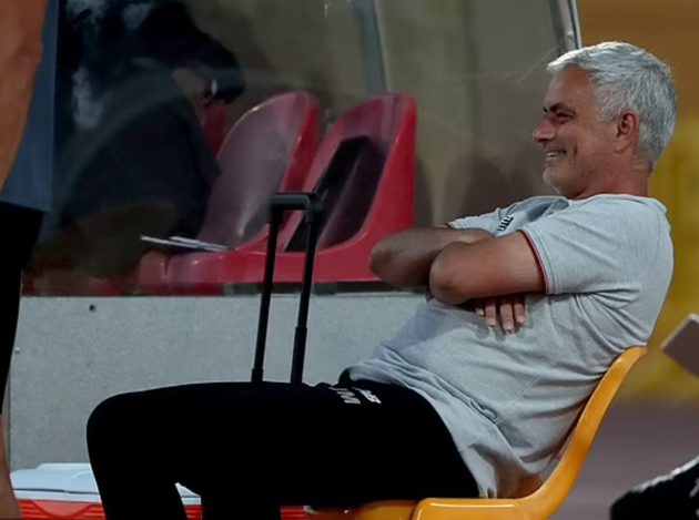 Watch Pepe spark brawl in Porto’s clash with Mourinho’s Roma after clattering into ex-Man Utd and Arsenal ace Mkhitaryan - Bóng Đá