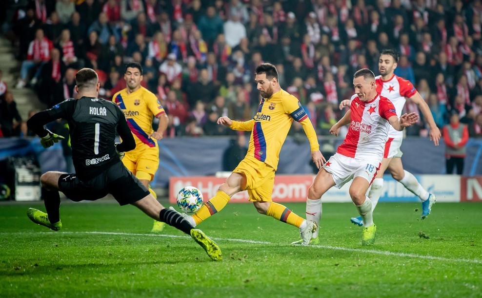 Barcelona left Slavia Prague's dressing room in an absolute state - Bóng Đá