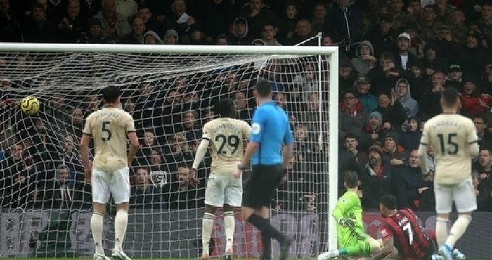 ‘Loan or sell him in Janaury’: Some Man Utdd fans want Lingard  gone after 1-0 defeat - Bóng Đá