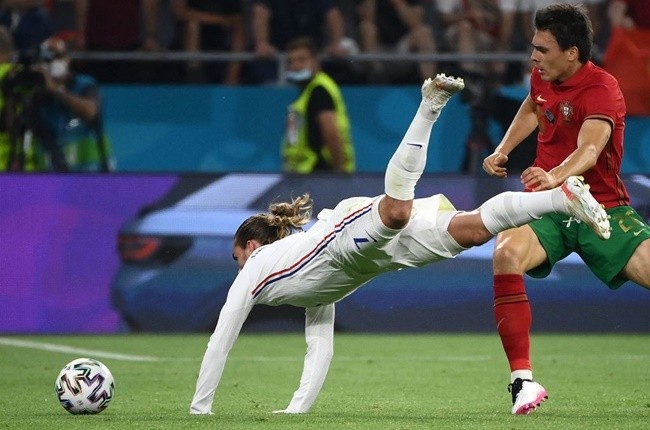 Loại bỏ Kante, xâu kim Pogba, anh là ai? - Bóng Đá