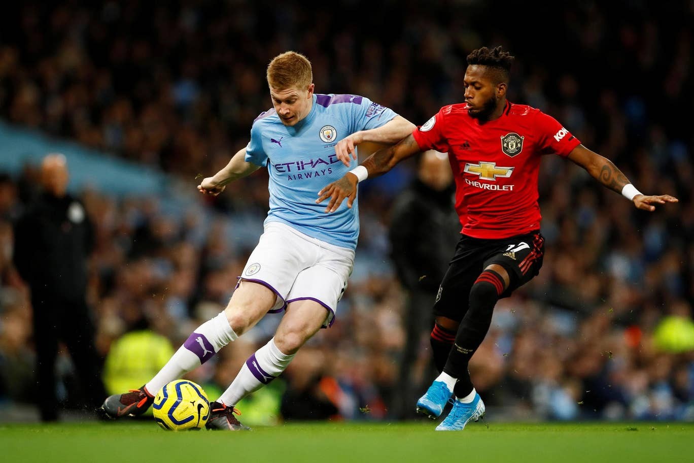 10 hình ảnh ấn tượng ở derby Manchester: 'Ác mộng' VAR; Pep lo sợ - Bóng Đá