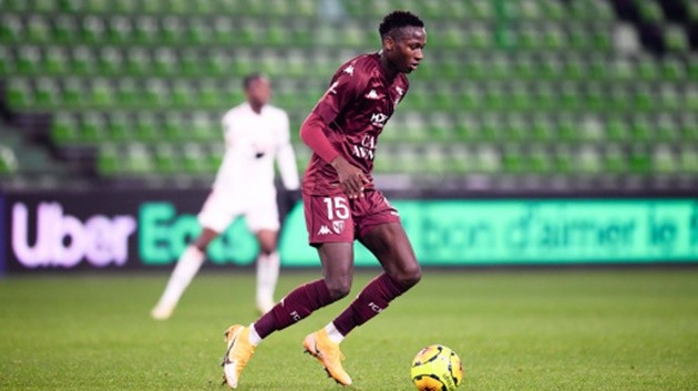 Man United and Chelsea race to to sign Sarr in £28m buy-to-loan - Bóng Đá