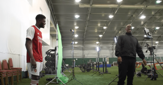 Thomas Partey meets Pierre-Emerick Aubameyang, Alexandre Lacazette and Ian Wright on first day at Arsenal - Bóng Đá