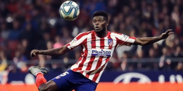 Arsenal chief Edu holds Barcelona transfer phone call which could provide Partey boost - Bóng Đá