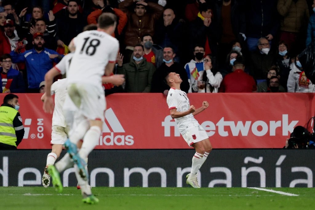 Tây Ban Nha hạ Albania ở phút 90 - Bóng Đá