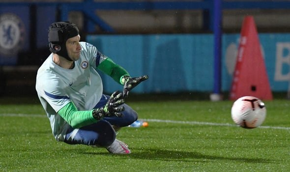 Cech có màn trở lại đáng quên, 