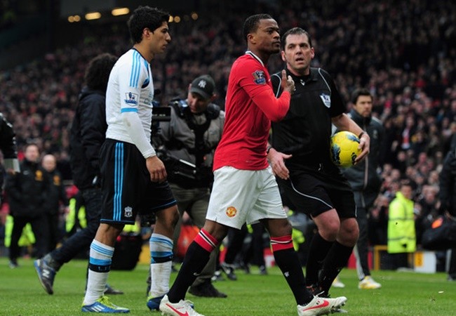 10 hình ảnh ấn tượng nhất lịch sử cặp trận M.U - Liverpool: 'Mr. Camera'; 'Đóa hồng' rực sáng - Bóng Đá