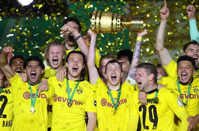 Haaland đầy uy lực, làm tân binh Bayern ngã sõng soài rồi ghi bàn - Bóng Đá