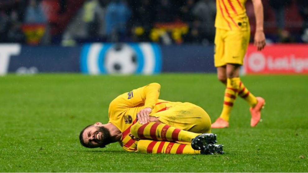 Early end to Pique's night due to injury - Bóng Đá